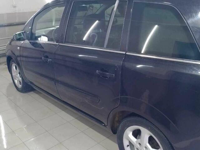 Черный Опель Зафира, объемом двигателя 2.2 л и пробегом 270 тыс. км за 4000 $, фото 3 на Automoto.ua