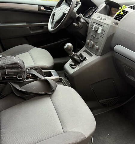 Черный Опель Зафира, объемом двигателя 1.6 л и пробегом 249 тыс. км за 4500 $, фото 10 на Automoto.ua