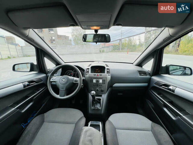 Черный Опель Зафира, объемом двигателя 1.6 л и пробегом 270 тыс. км за 4999 $, фото 30 на Automoto.ua