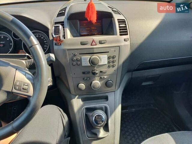 Черный Опель Зафира, объемом двигателя 1.9 л и пробегом 204 тыс. км за 6250 $, фото 2 на Automoto.ua