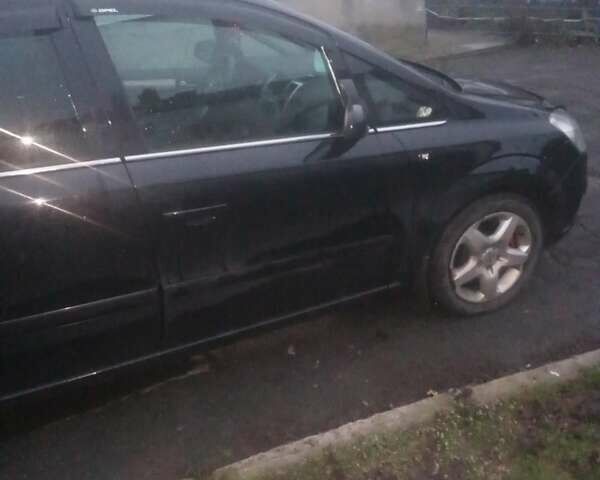 Черный Опель Зафира, объемом двигателя 1.9 л и пробегом 216 тыс. км за 7300 $, фото 3 на Automoto.ua