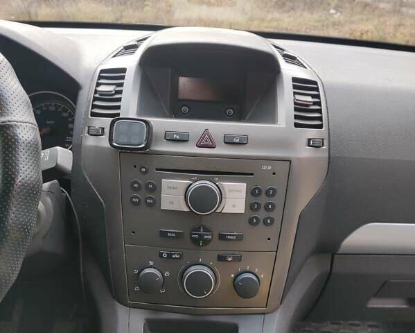 Черный Опель Зафира, объемом двигателя 1.91 л и пробегом 375 тыс. км за 5200 $, фото 9 на Automoto.ua