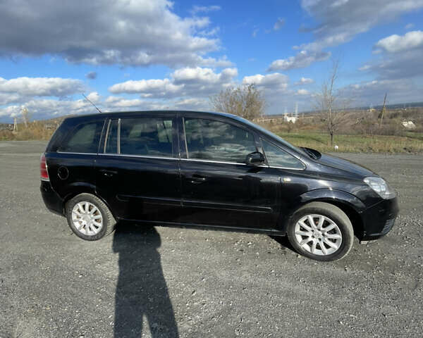 Черный Опель Зафира, объемом двигателя 2.2 л и пробегом 225 тыс. км за 5500 $, фото 3 на Automoto.ua