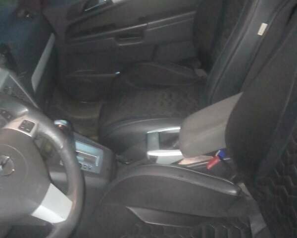 Черный Опель Зафира, объемом двигателя 1.9 л и пробегом 216 тыс. км за 7300 $, фото 8 на Automoto.ua