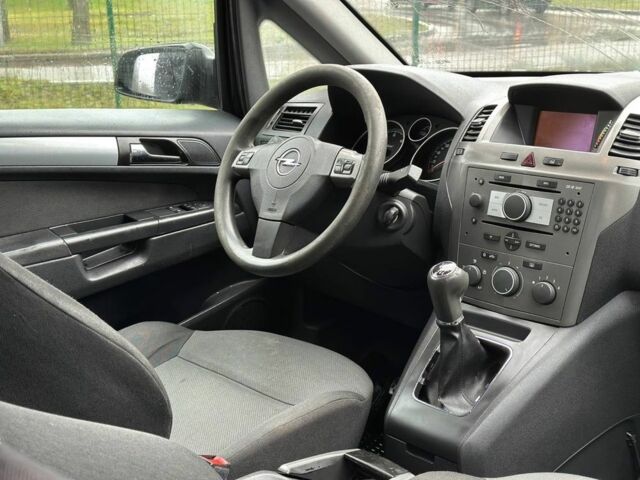 Чорний Опель Зафіра, об'ємом двигуна 1.9 л та пробігом 123 тис. км за 2400 $, фото 4 на Automoto.ua