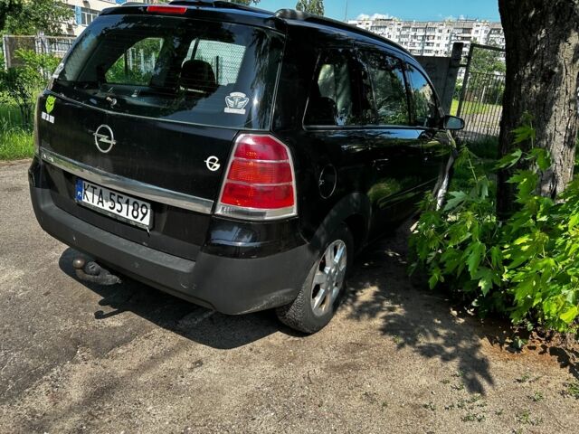 Черный Опель Зафира, объемом двигателя 1.9 л и пробегом 223 тыс. км за 2700 $, фото 4 на Automoto.ua