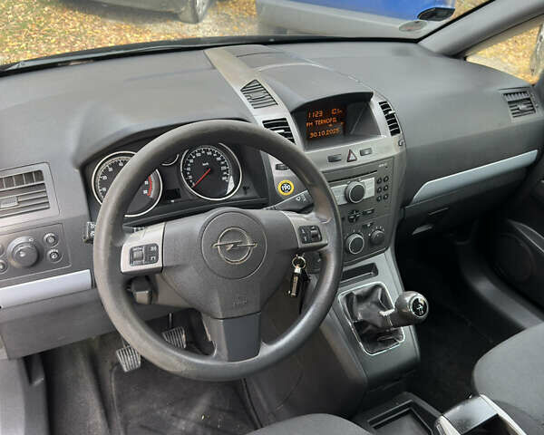 Черный Опель Зафира, объемом двигателя 1.8 л и пробегом 167 тыс. км за 5300 $, фото 18 на Automoto.ua