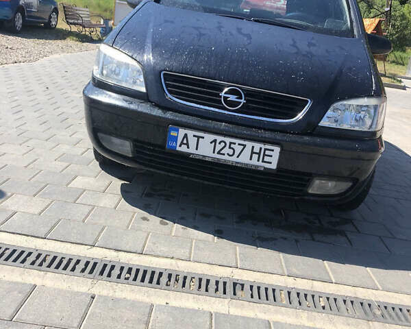 Черный Опель Зафира, объемом двигателя 2.2 л и пробегом 200 тыс. км за 4800 $, фото 1 на Automoto.ua