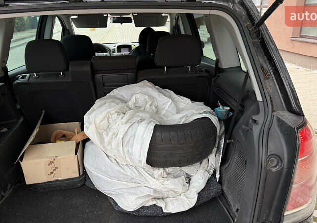 Черный Опель Зафира, объемом двигателя 1.6 л и пробегом 249 тыс. км за 4500 $, фото 14 на Automoto.ua