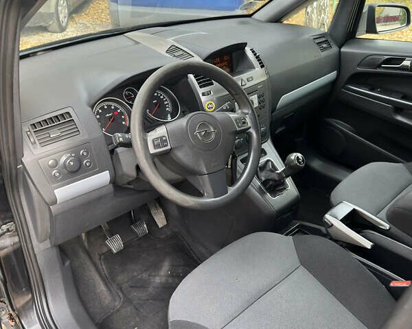 Черный Опель Зафира, объемом двигателя 1.8 л и пробегом 167 тыс. км за 5300 $, фото 17 на Automoto.ua