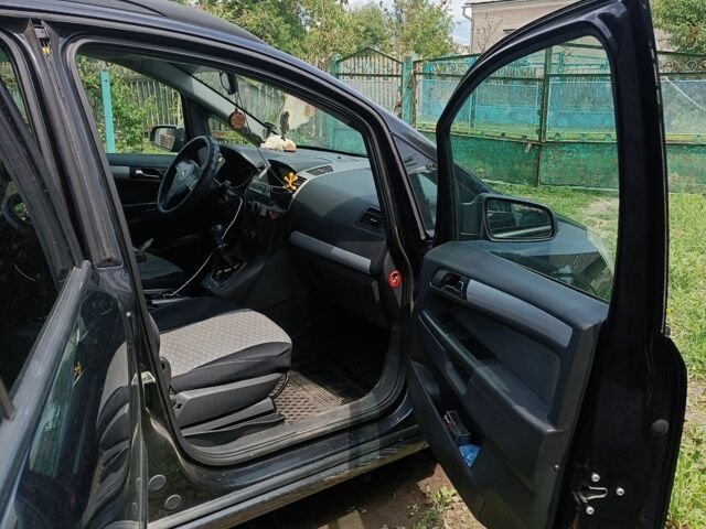 Черный Опель Зафира, объемом двигателя 1.9 л и пробегом 475 тыс. км за 4999 $, фото 5 на Automoto.ua