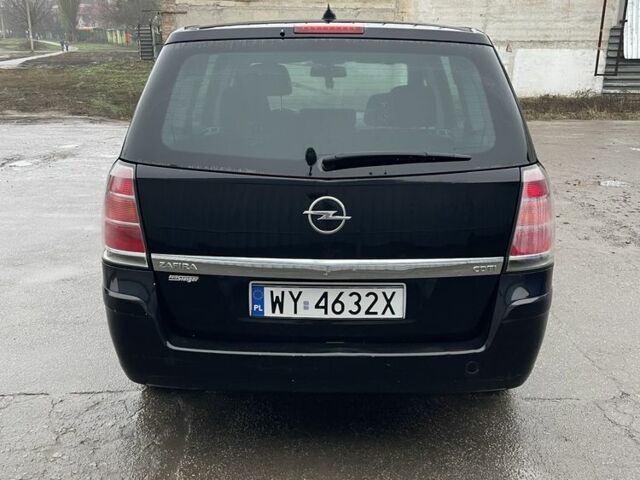 Черный Опель Зафира, объемом двигателя 1.9 л и пробегом 350 тыс. км за 2400 $, фото 5 на Automoto.ua