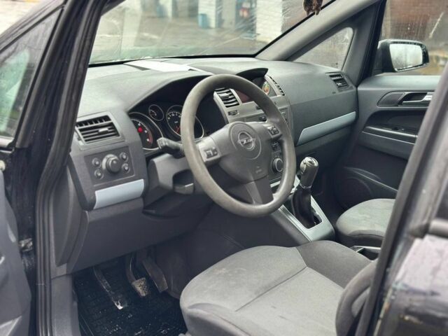 Чорний Опель Зафіра, об'ємом двигуна 1.9 л та пробігом 123 тис. км за 2400 $, фото 5 на Automoto.ua