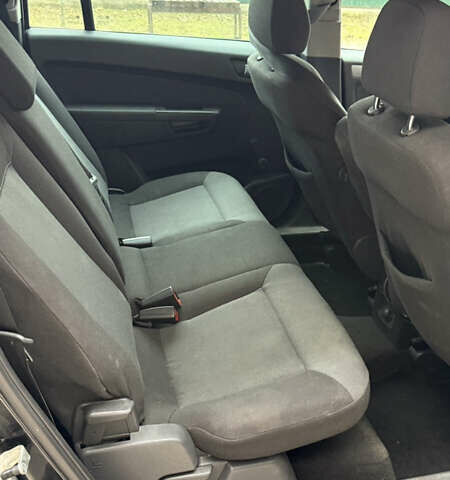 Черный Опель Зафира, объемом двигателя 1.6 л и пробегом 249 тыс. км за 4500 $, фото 11 на Automoto.ua