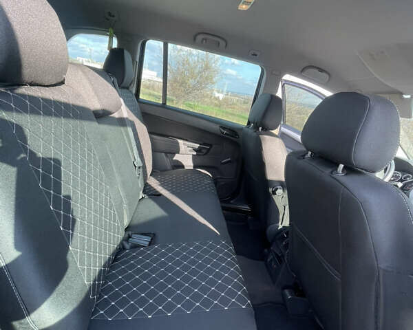 Черный Опель Зафира, объемом двигателя 2.2 л и пробегом 225 тыс. км за 5500 $, фото 11 на Automoto.ua