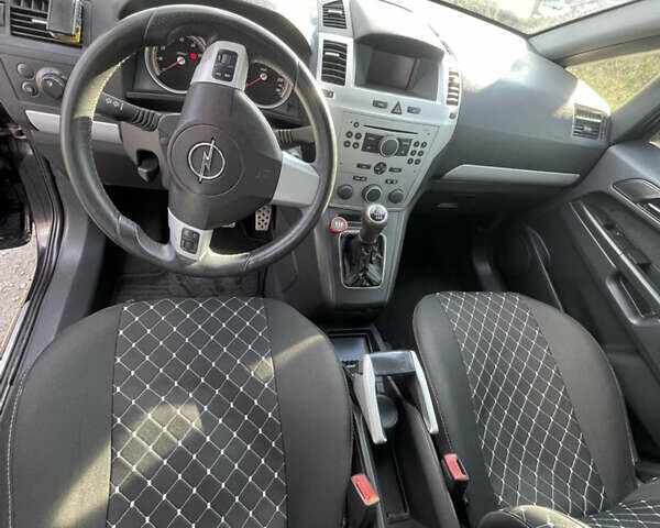 Черный Опель Зафира, объемом двигателя 2.2 л и пробегом 225 тыс. км за 5500 $, фото 9 на Automoto.ua