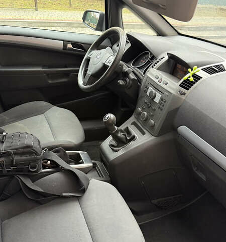 Черный Опель Зафира, объемом двигателя 1.6 л и пробегом 249 тыс. км за 4500 $, фото 12 на Automoto.ua