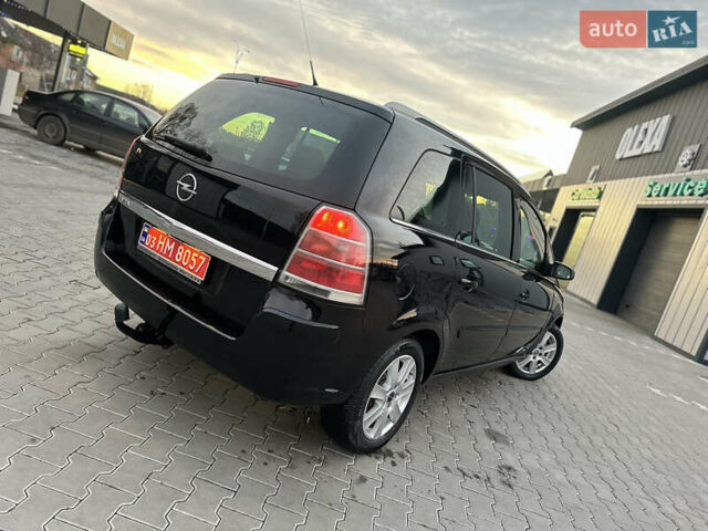 Черный Опель Зафира, объемом двигателя 1.6 л и пробегом 194 тыс. км за 5300 $, фото 161 на Automoto.ua