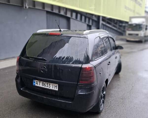 Черный Опель Зафира, объемом двигателя 1.9 л и пробегом 328 тыс. км за 6299 $, фото 2 на Automoto.ua