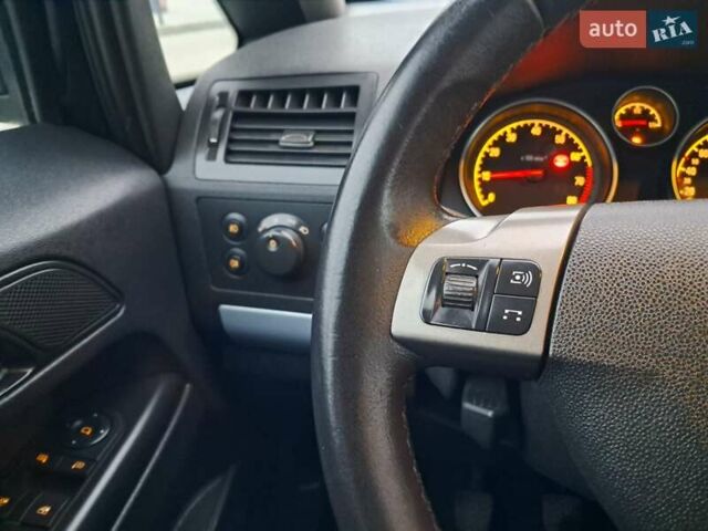 Черный Опель Зафира, объемом двигателя 1.8 л и пробегом 275 тыс. км за 5450 $, фото 68 на Automoto.ua