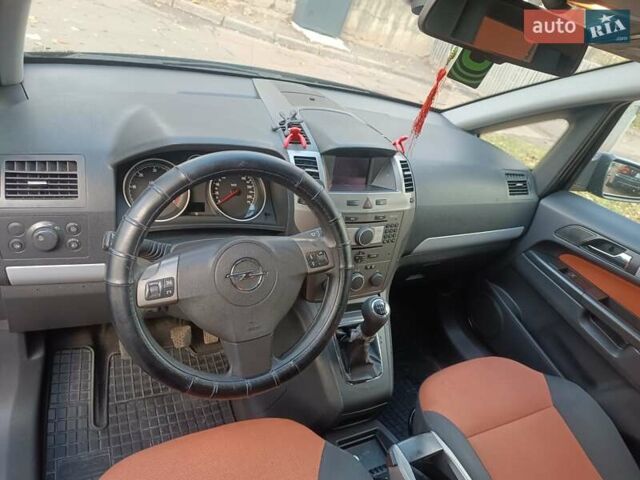 Черный Опель Зафира, объемом двигателя 1.91 л и пробегом 311 тыс. км за 5550 $, фото 4 на Automoto.ua