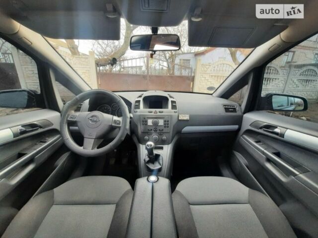 Черный Опель Зафира, объемом двигателя 1.6 л и пробегом 236 тыс. км за 5800 $, фото 4 на Automoto.ua