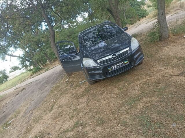 Черный Опель Зафира, объемом двигателя 1 л и пробегом 2 тыс. км за 5000 $, фото 7 на Automoto.ua
