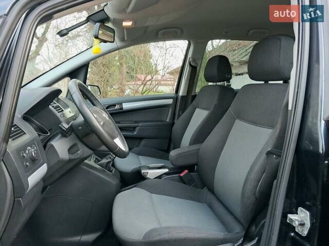 Черный Опель Зафира, объемом двигателя 1.8 л и пробегом 175 тыс. км за 4950 $, фото 10 на Automoto.ua