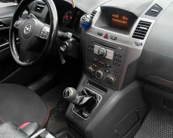 Черный Опель Зафира, объемом двигателя 1.9 л и пробегом 50 тыс. км за 6500 $, фото 6 на Automoto.ua