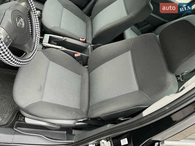 Черный Опель Зафира, объемом двигателя 1.6 л и пробегом 157 тыс. км за 5650 $, фото 10 на Automoto.ua