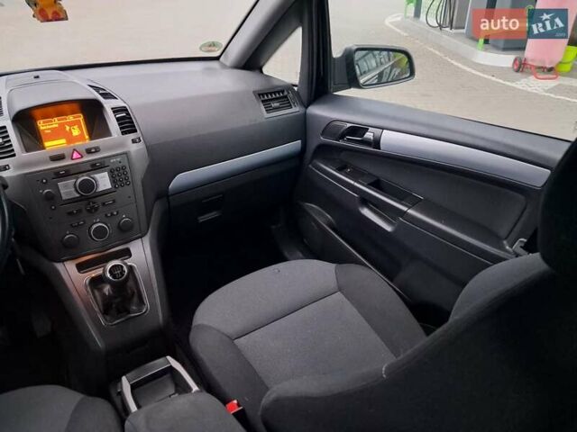 Черный Опель Зафира, объемом двигателя 1.8 л и пробегом 275 тыс. км за 5450 $, фото 61 на Automoto.ua