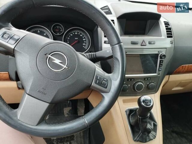 Черный Опель Зафира, объемом двигателя 1.9 л и пробегом 280 тыс. км за 7000 $, фото 4 на Automoto.ua
