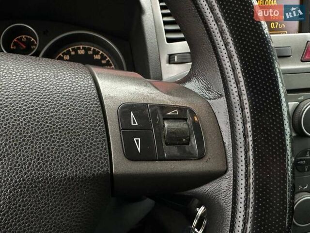 Черный Опель Зафира, объемом двигателя 1.91 л и пробегом 284 тыс. км за 5190 $, фото 19 на Automoto.ua