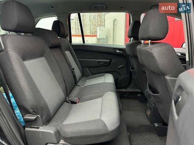 Черный Опель Зафира, объемом двигателя 1.91 л и пробегом 284 тыс. км за 5190 $, фото 10 на Automoto.ua