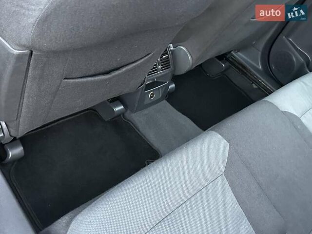 Черный Опель Зафира, объемом двигателя 1.8 л и пробегом 242 тыс. км за 5350 $, фото 58 на Automoto.ua