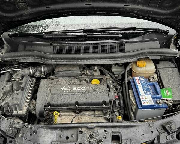 Черный Опель Зафира, объемом двигателя 1.6 л и пробегом 217 тыс. км за 6100 $, фото 16 на Automoto.ua