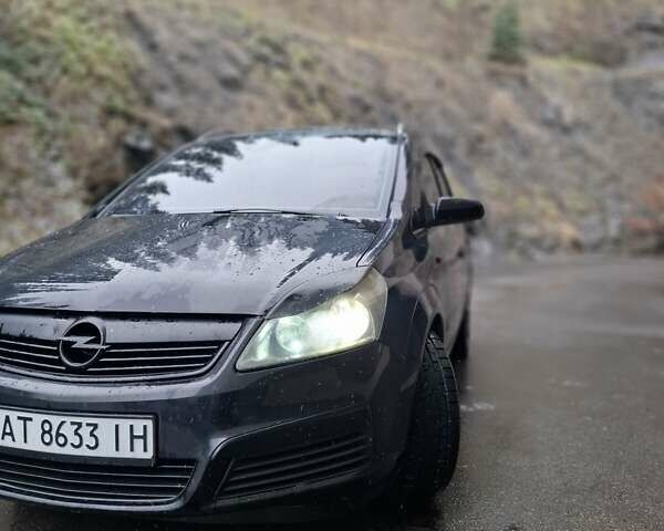 Черный Опель Зафира, объемом двигателя 1.9 л и пробегом 328 тыс. км за 7299 $, фото 4 на Automoto.ua