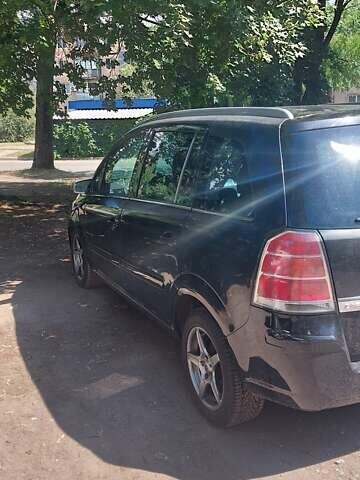 Черный Опель Зафира, объемом двигателя 1.8 л и пробегом 280 тыс. км за 5060 $, фото 2 на Automoto.ua