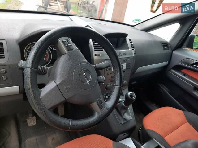 Черный Опель Зафира, объемом двигателя 1.6 л и пробегом 250 тыс. км за 4300 $, фото 7 на Automoto.ua