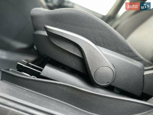 Черный Опель Зафира, объемом двигателя 1.6 л и пробегом 194 тыс. км за 5300 $, фото 87 на Automoto.ua