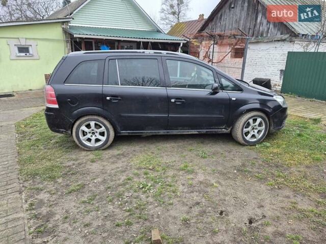 Черный Опель Зафира, объемом двигателя 1.6 л и пробегом 250 тыс. км за 4300 $, фото 2 на Automoto.ua