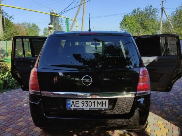 Черный Опель Зафира, объемом двигателя 1.8 л и пробегом 175 тыс. км за 6200 $, фото 7 на Automoto.ua