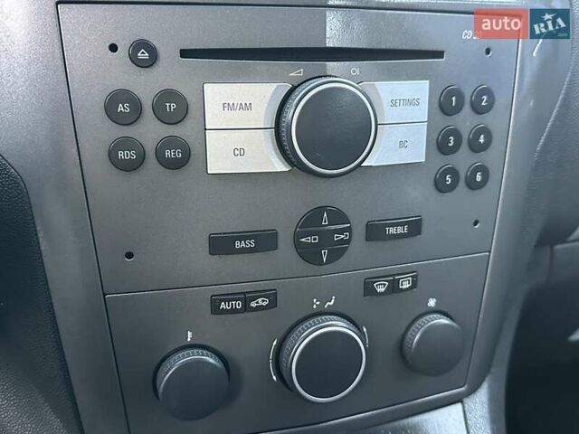 Черный Опель Зафира, объемом двигателя 1.8 л и пробегом 242 тыс. км за 5350 $, фото 45 на Automoto.ua