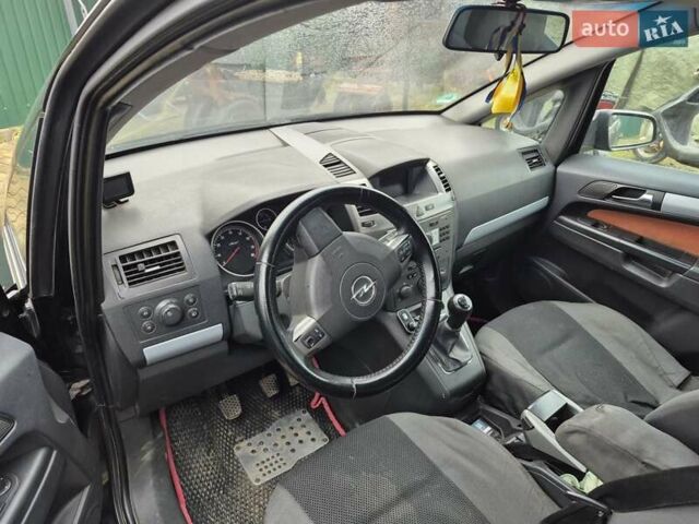 Черный Опель Зафира, объемом двигателя 1.6 л и пробегом 250 тыс. км за 4300 $, фото 6 на Automoto.ua