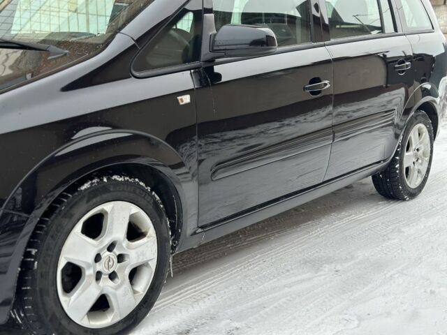 Черный Опель Зафира, объемом двигателя 1.9 л и пробегом 300 тыс. км за 2300 $, фото 9 на Automoto.ua