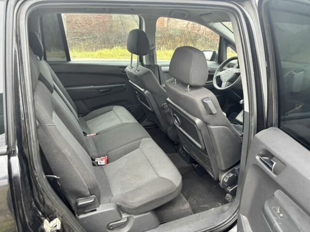 Черный Опель Зафира, объемом двигателя 1.9 л и пробегом 340 тыс. км за 2050 $, фото 4 на Automoto.ua