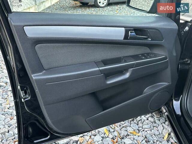 Черный Опель Зафира, объемом двигателя 1.8 л и пробегом 242 тыс. км за 5350 $, фото 31 на Automoto.ua