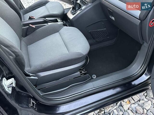 Черный Опель Зафира, объемом двигателя 1.8 л и пробегом 242 тыс. км за 5350 $, фото 71 на Automoto.ua