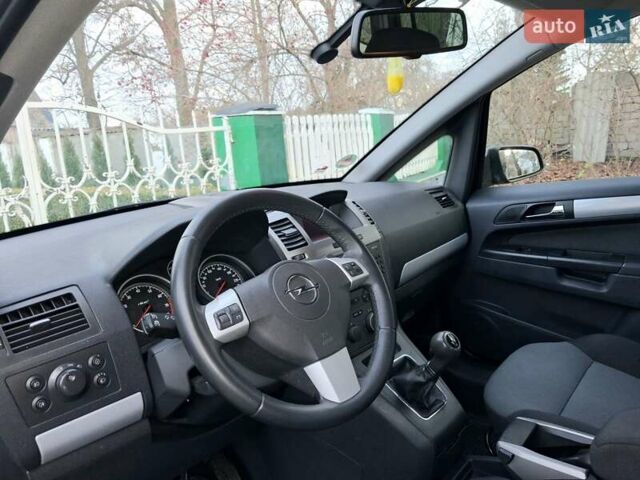 Черный Опель Зафира, объемом двигателя 1.8 л и пробегом 175 тыс. км за 4950 $, фото 12 на Automoto.ua