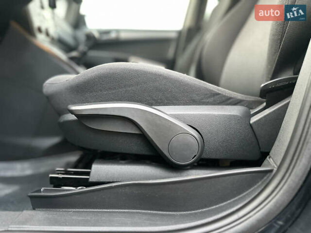 Черный Опель Зафира, объемом двигателя 1.6 л и пробегом 194 тыс. км за 5300 $, фото 86 на Automoto.ua